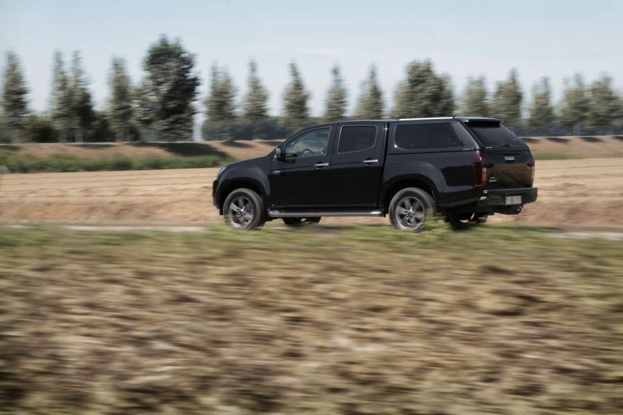  Isuzu D-Max LXS Life Double Cab 2017 года  (EU) (фото 4 из 20)